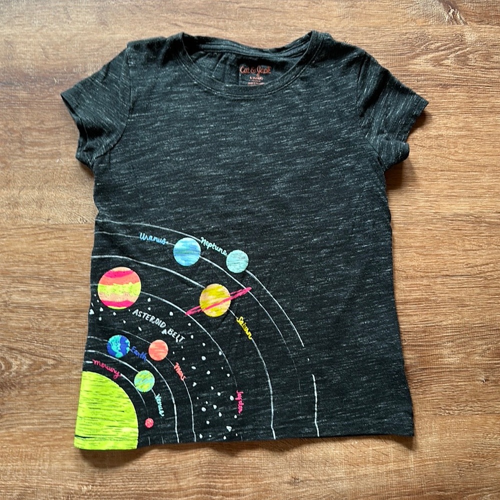 Girls Cat & Jack Tshirt. Size 6-6x.